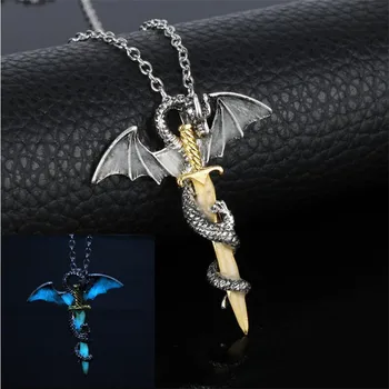 Luminos Bijuterii Dragon Sword Pandantiv Colier dantelă Gât Strălucire În Întuneric Anime Colier Pentru Barbati Cadouri de Craciun